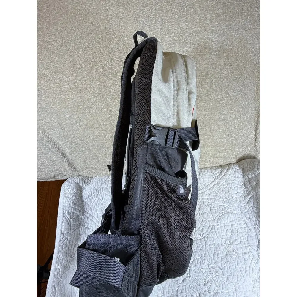 North Face Cream Gray Recon Hiking Travel Laptop Adjustable Strap Backpack Pack